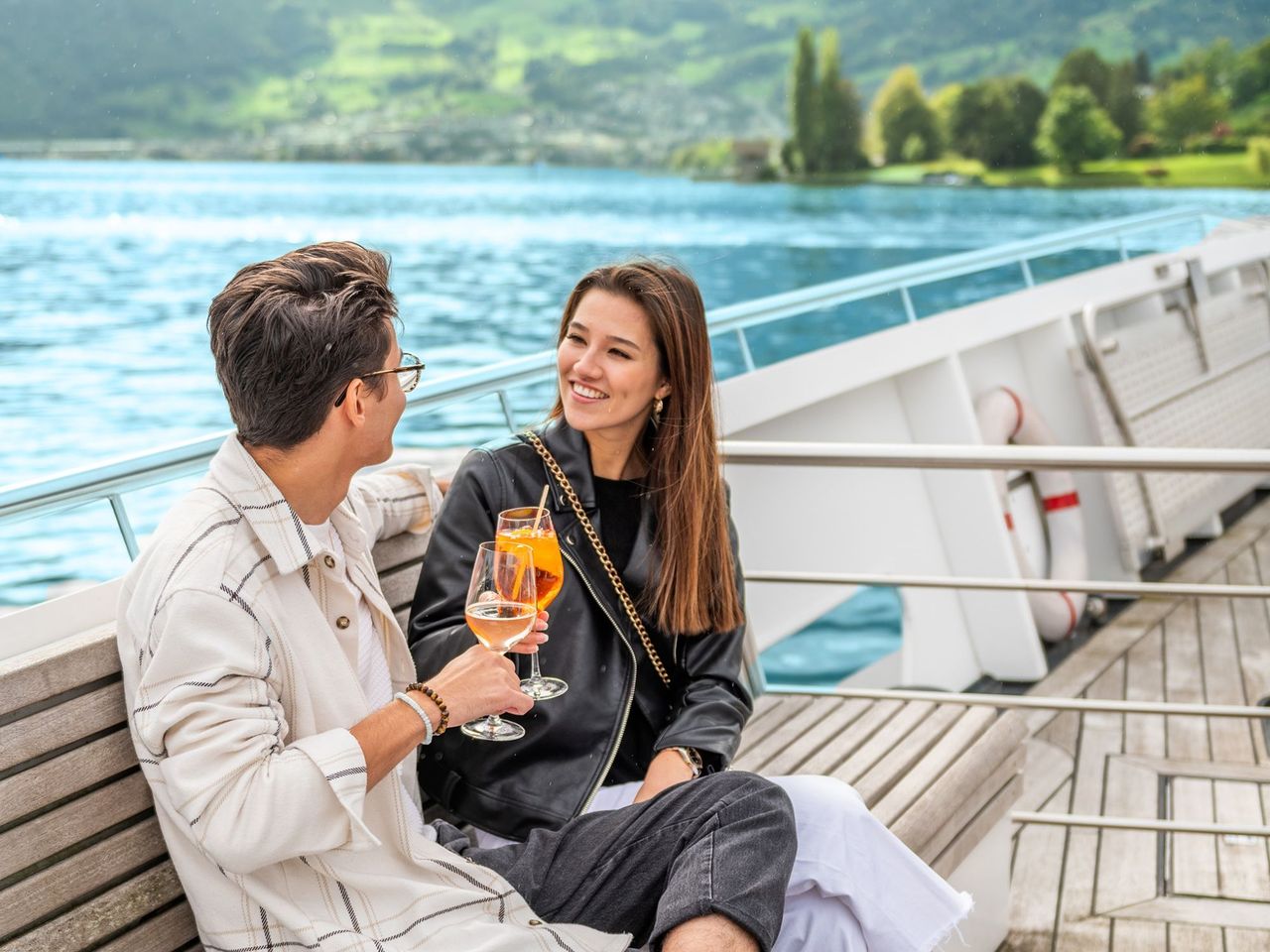 From Zurich: Bus tour to Lucerne with Sapphire Yacht Cruise
