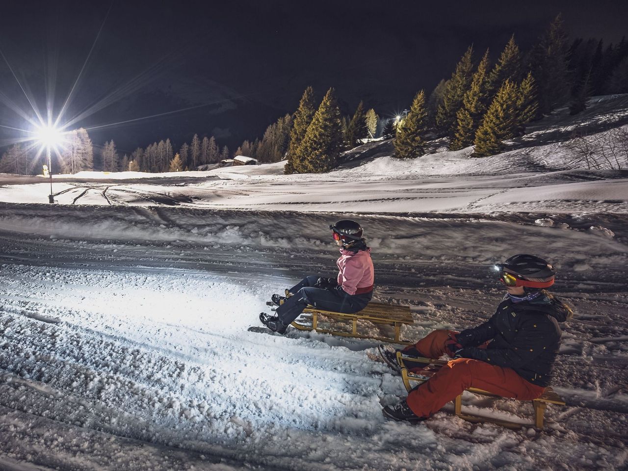 Evening sledding at Rinerhorn incl. a single ticket and fondue.