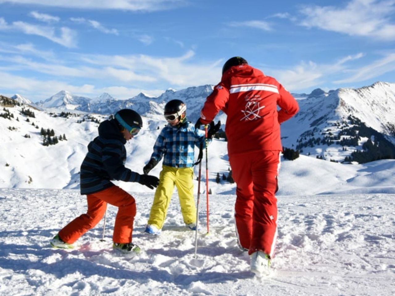 Ski school group lessons for children in Gstaad