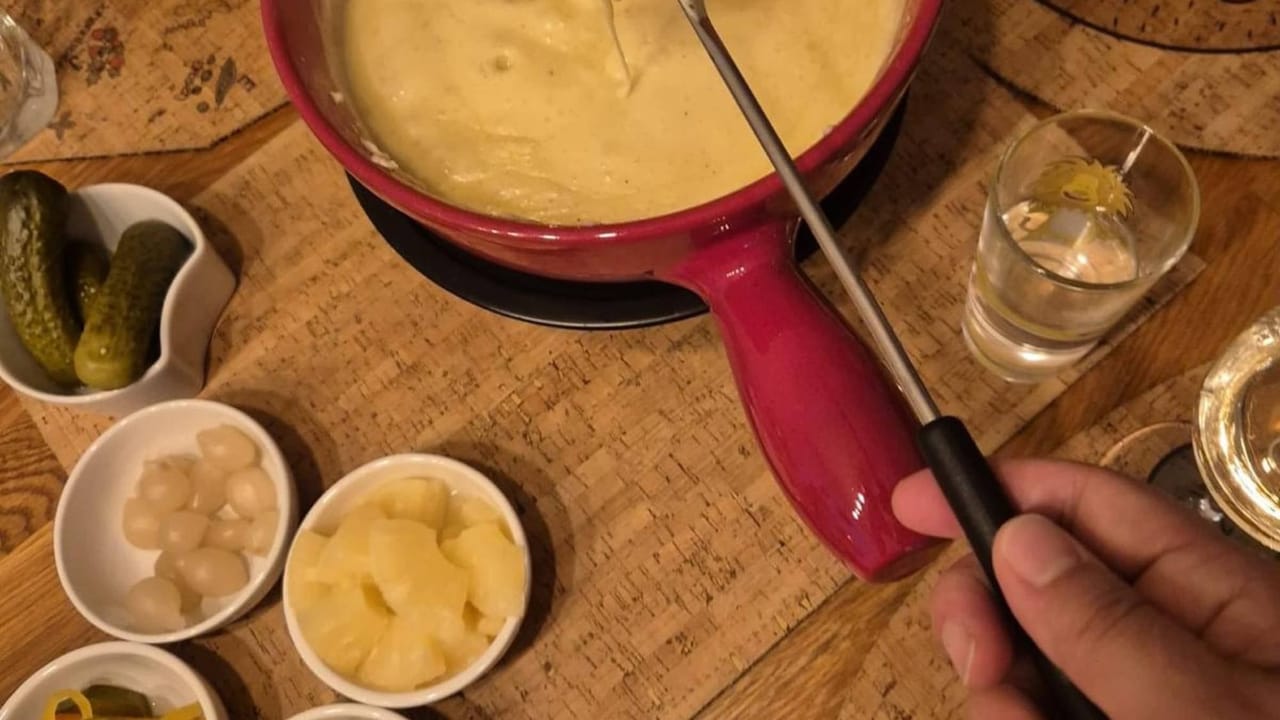 Expérience privée autour d’une fondue ou d’une raclette, avec dégustation de vins à Baar