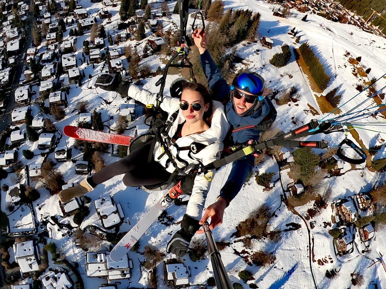 Ski & Fly in Verbier: Tandem-Gleitschirmflug mit Skiern