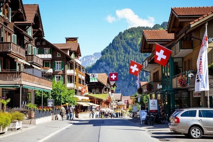 Da Interlaken: escursione di un giorno in piccolo gruppo a Lauterbrunnen e Mürren