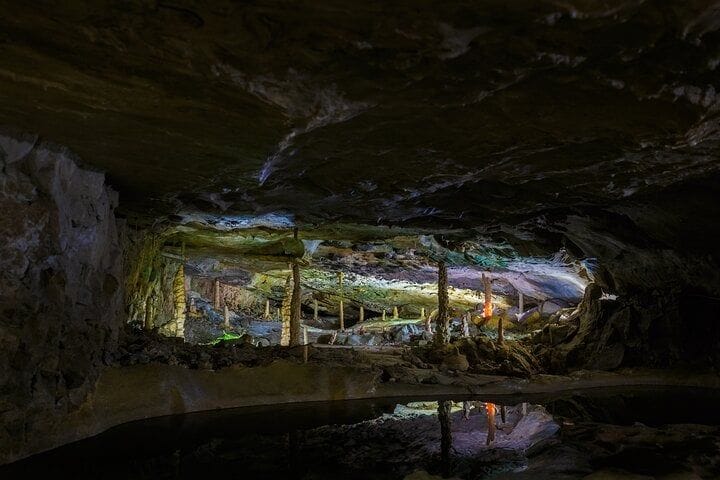 Da Interlaken: grotte di San Beato, navigazione sul Lago di Thun e visita guidata di Thun