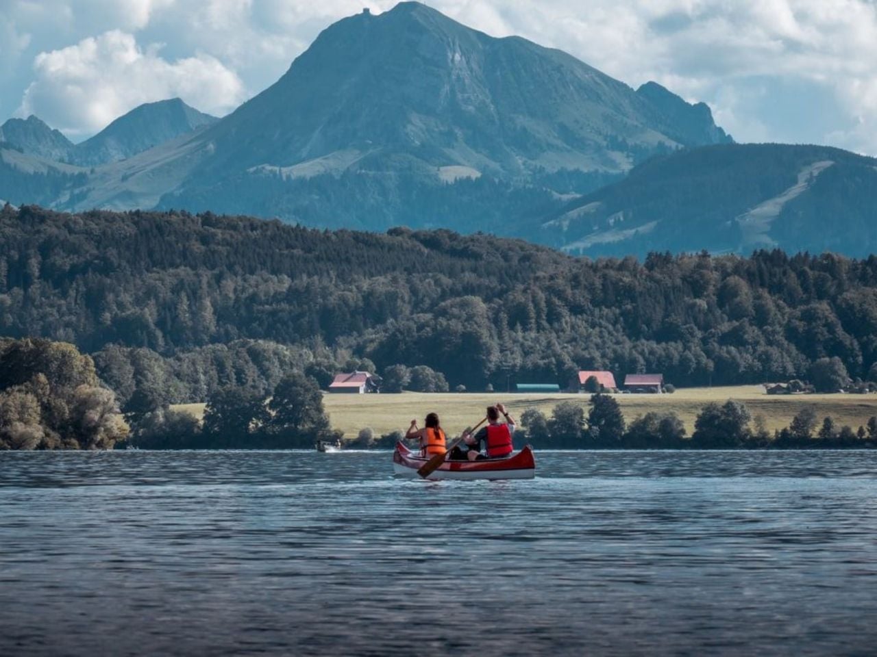 Kanadier fahren in Gstaad und Rougemont