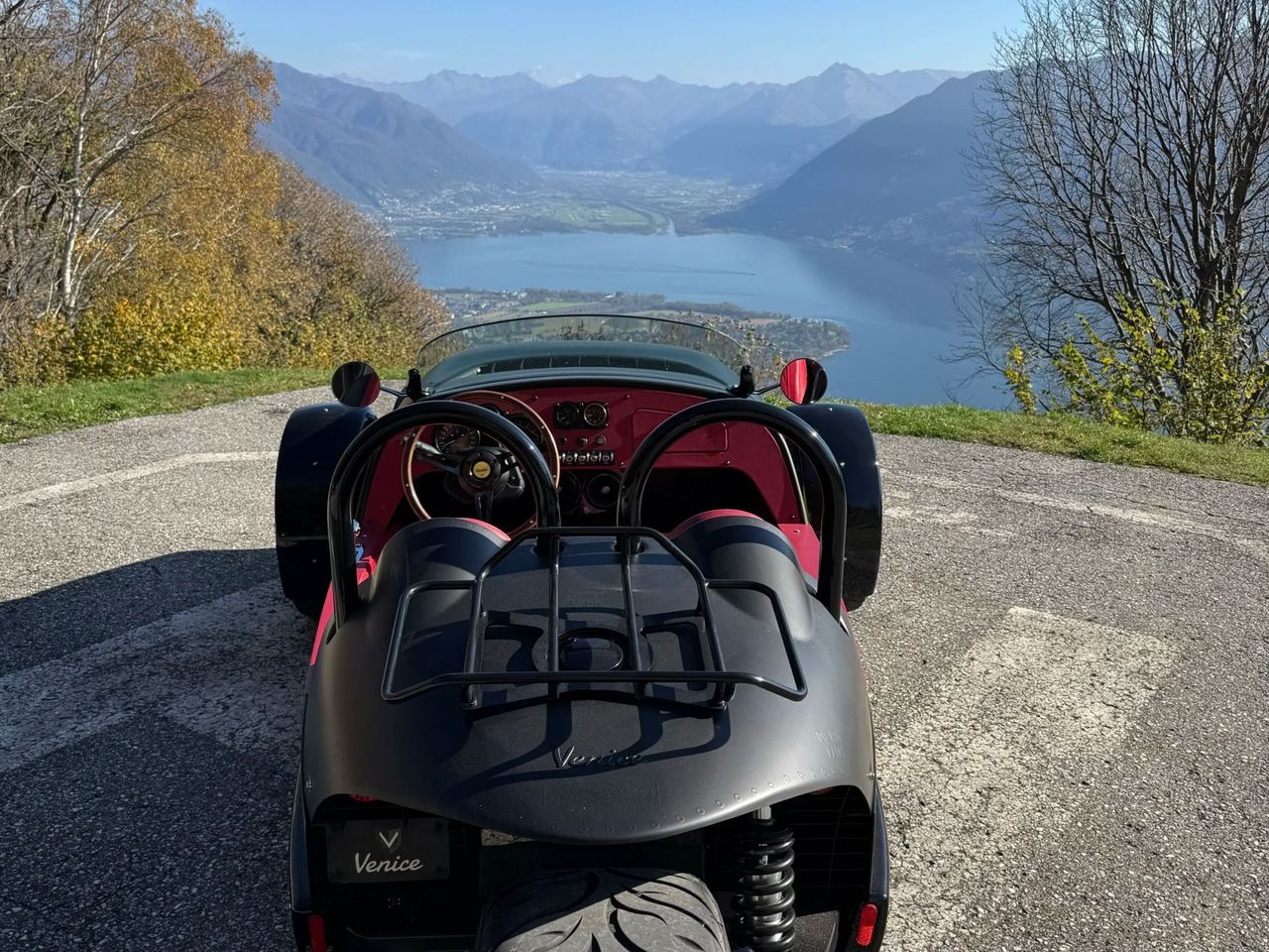 Locarno: Fahrt mit einem 3 rädrigen Vanderhall (Roadster)