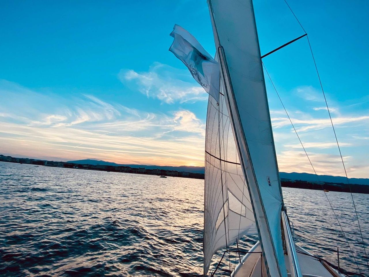 Privater Segelboot Ausflug in den Sonnenuntergang ab Genf