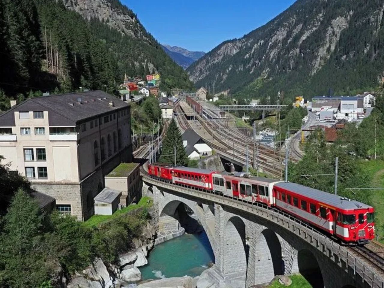 Ab Zürich: Mit Bahn, Schiff und Zahnradbahn in die Schweizer Alpen mit See und Rheinschlucht