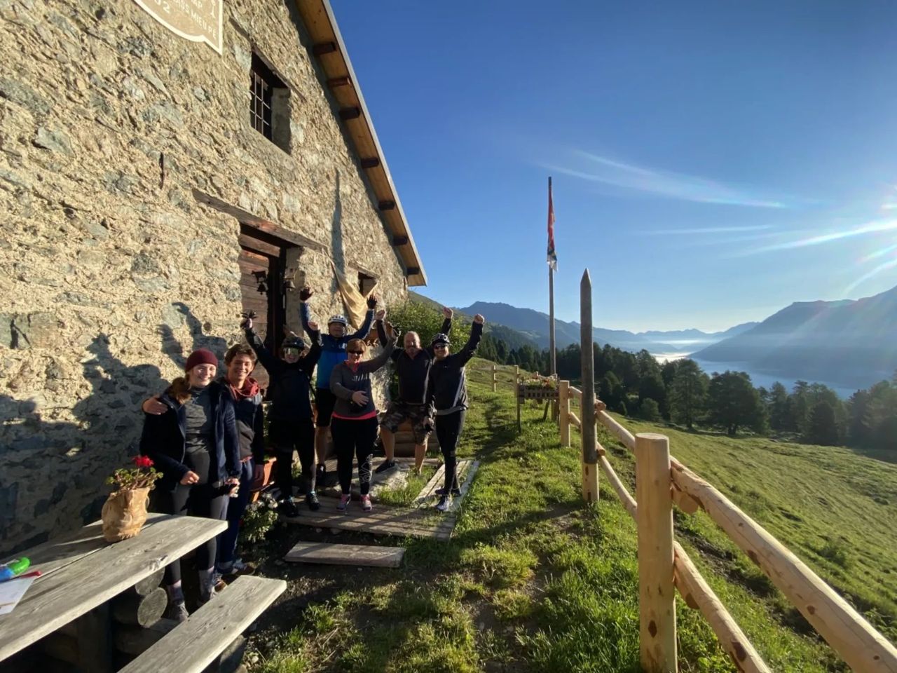 Frühmorgendliche Biketour mit Brunch ab St. Moritz