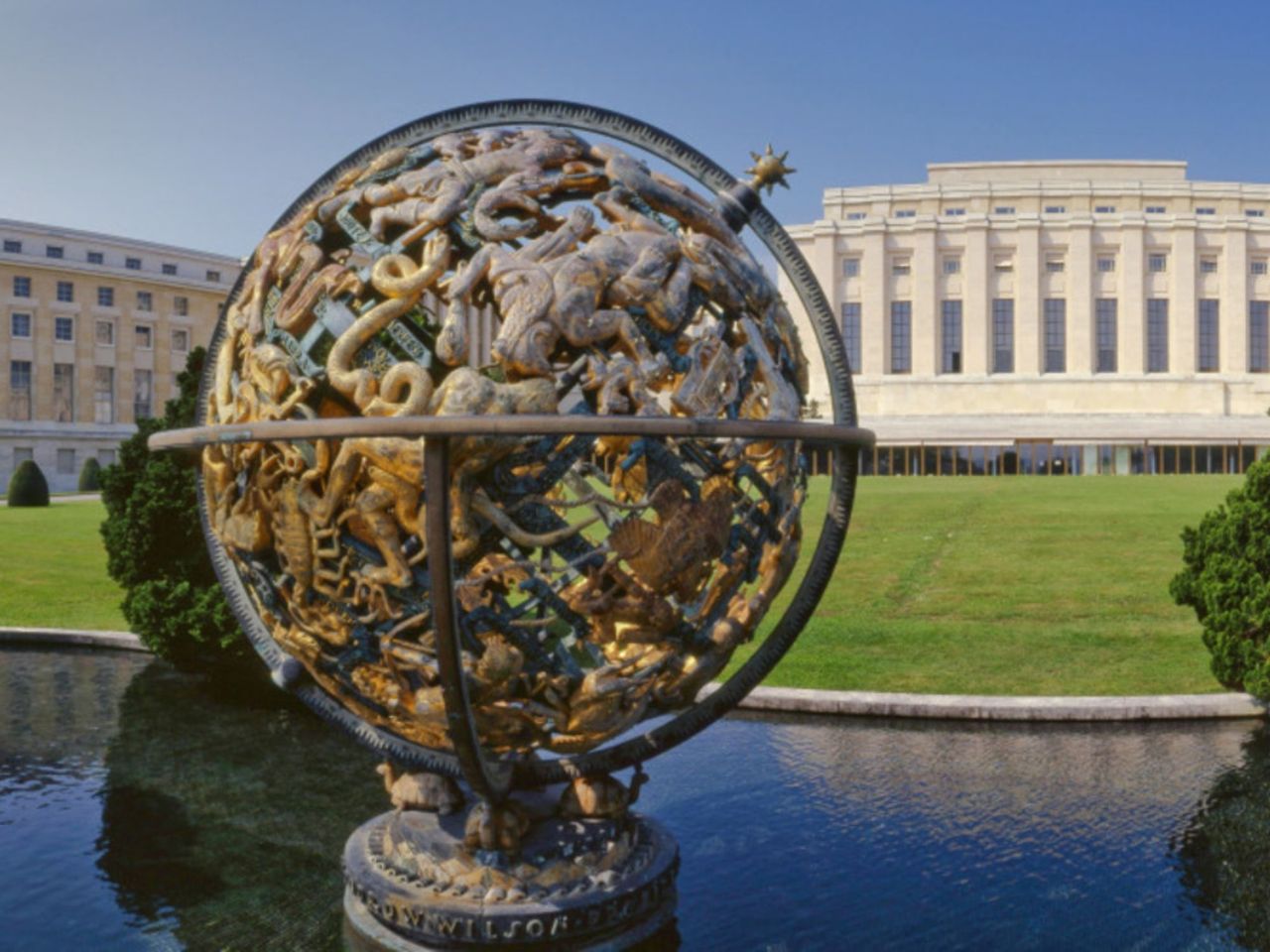 Geneva: Diplomatic Quarter - City Tour including Apéro