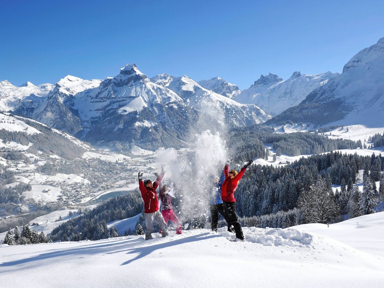Schneeschuhtour Brunnihütte mit Schlitteln in Engelberg