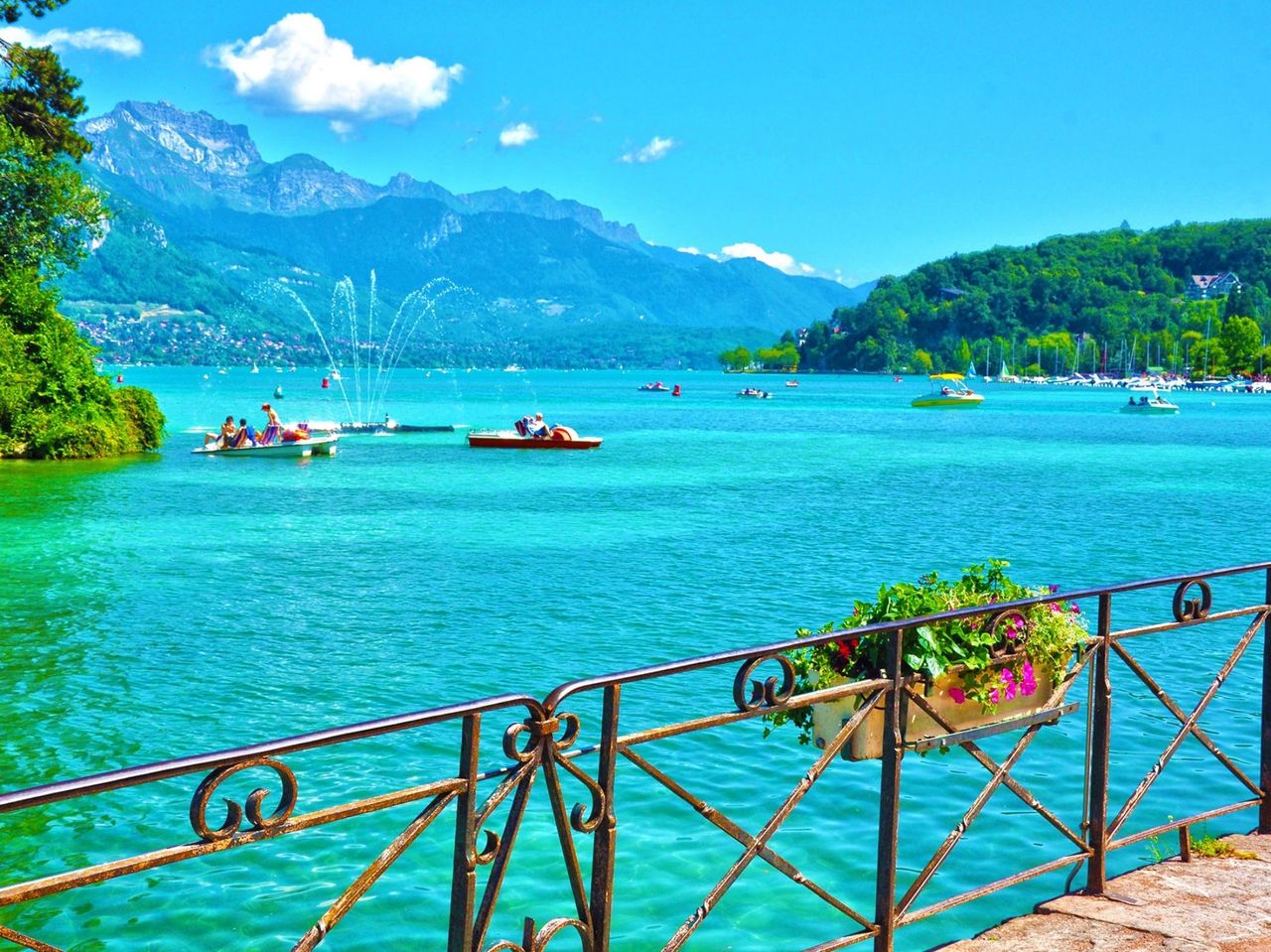 From Geneva: bus tour to Annecy with city tour