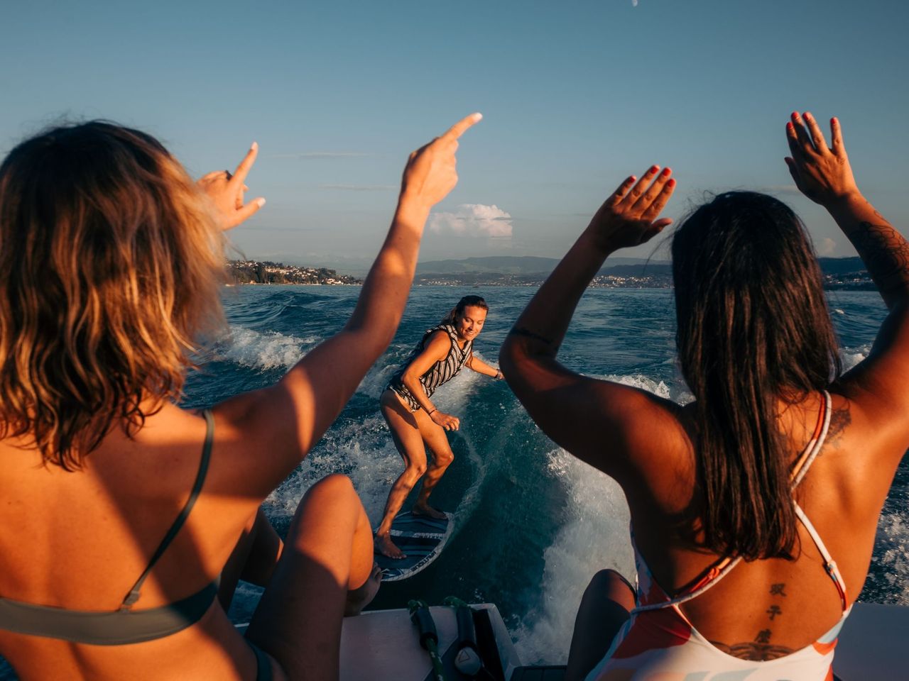 Wakesurfing in Zürich im privaten Boot