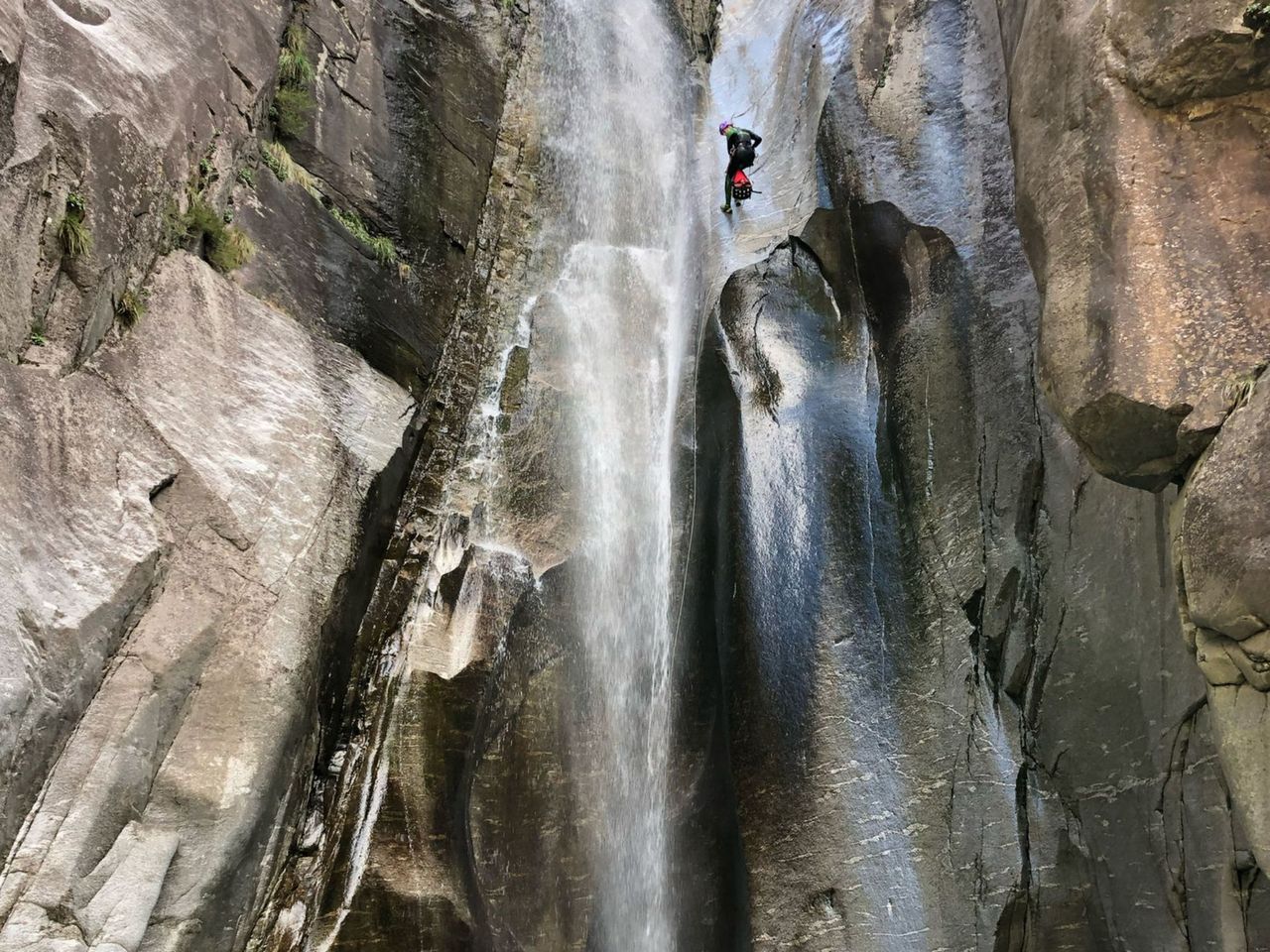 Canyoning für Könner in wilden Schluchten im Tessin