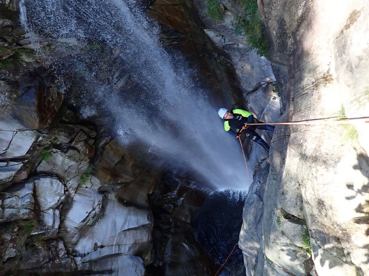 Boggera Schlucht Canyoning für sportliche Familien ab Cresciano