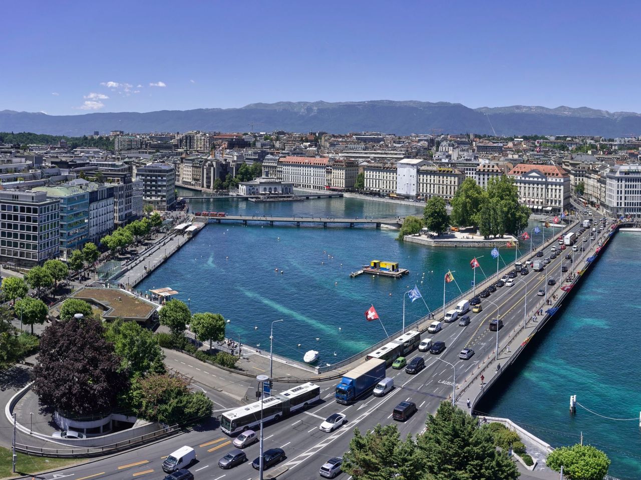 To Geneva airport: transfer in minibus