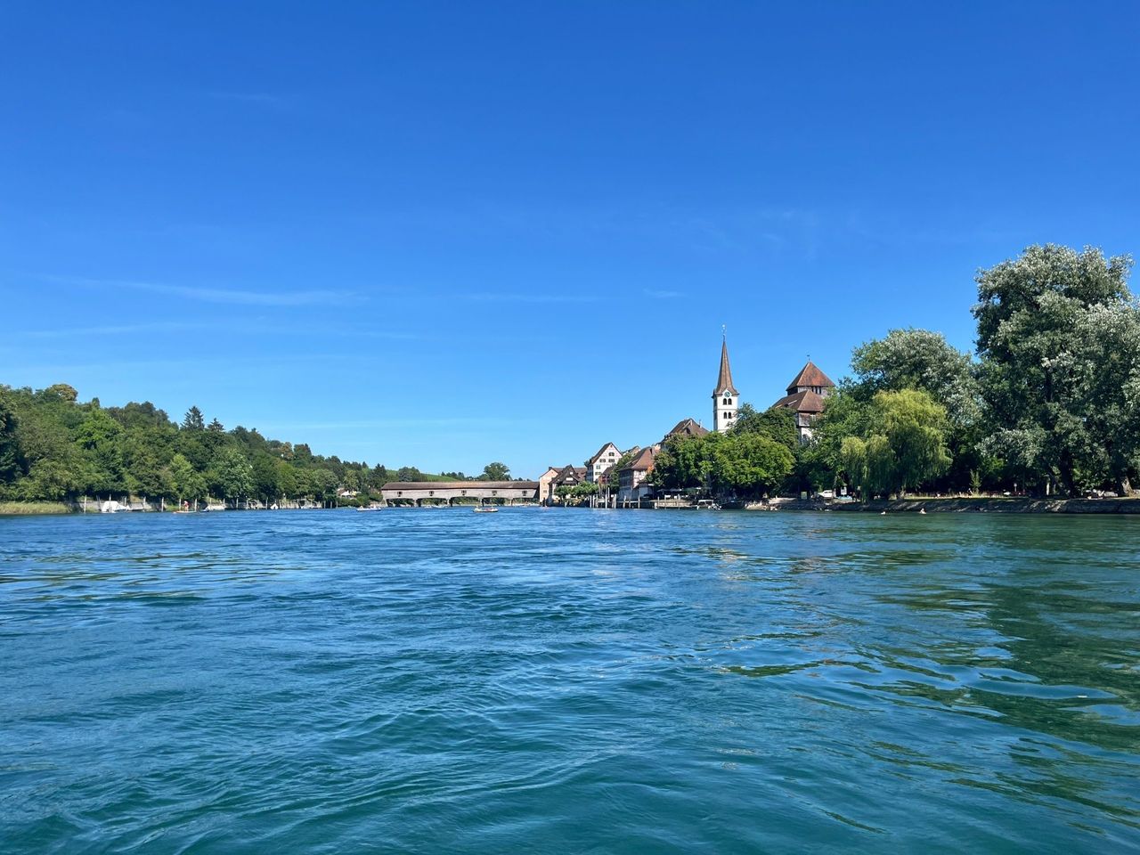 Rhyböötle für 2-6 Personen: Schlauchboot mieten ab Stein am Rhein bis Schaffhausen