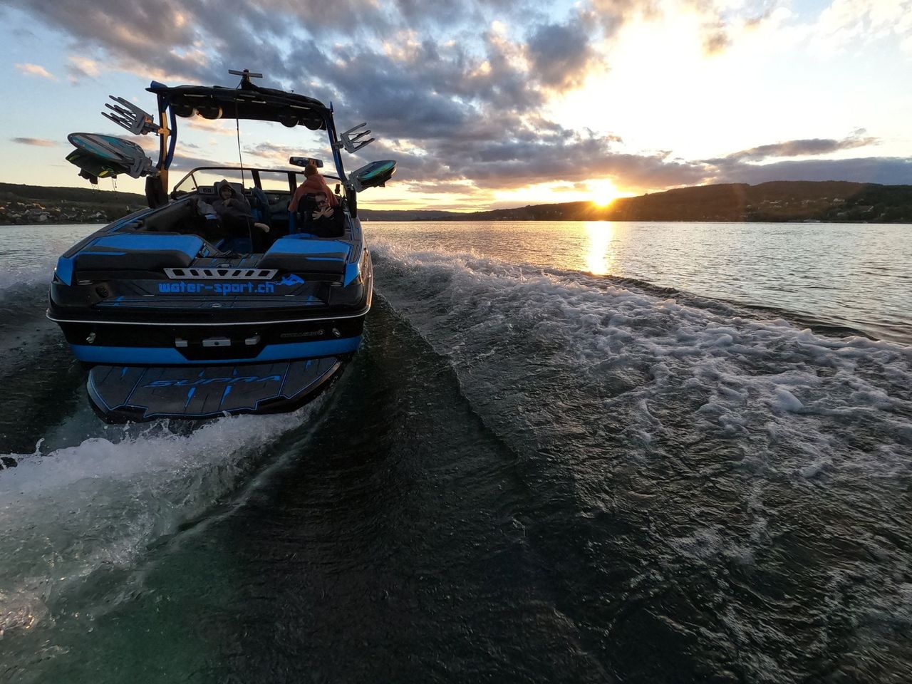 Öffentliches Wakeboarden auf dem Untersee (Bodensee)  