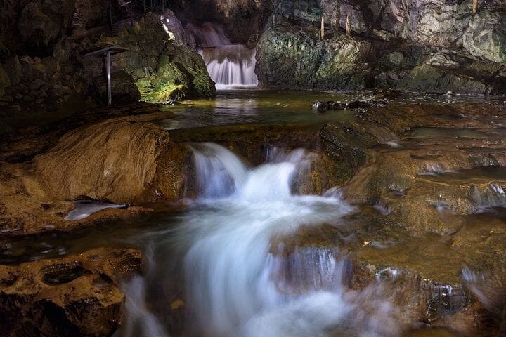 Da Interlaken: grotte di San Beato, navigazione sul Lago di Thun e visita guidata di Thun