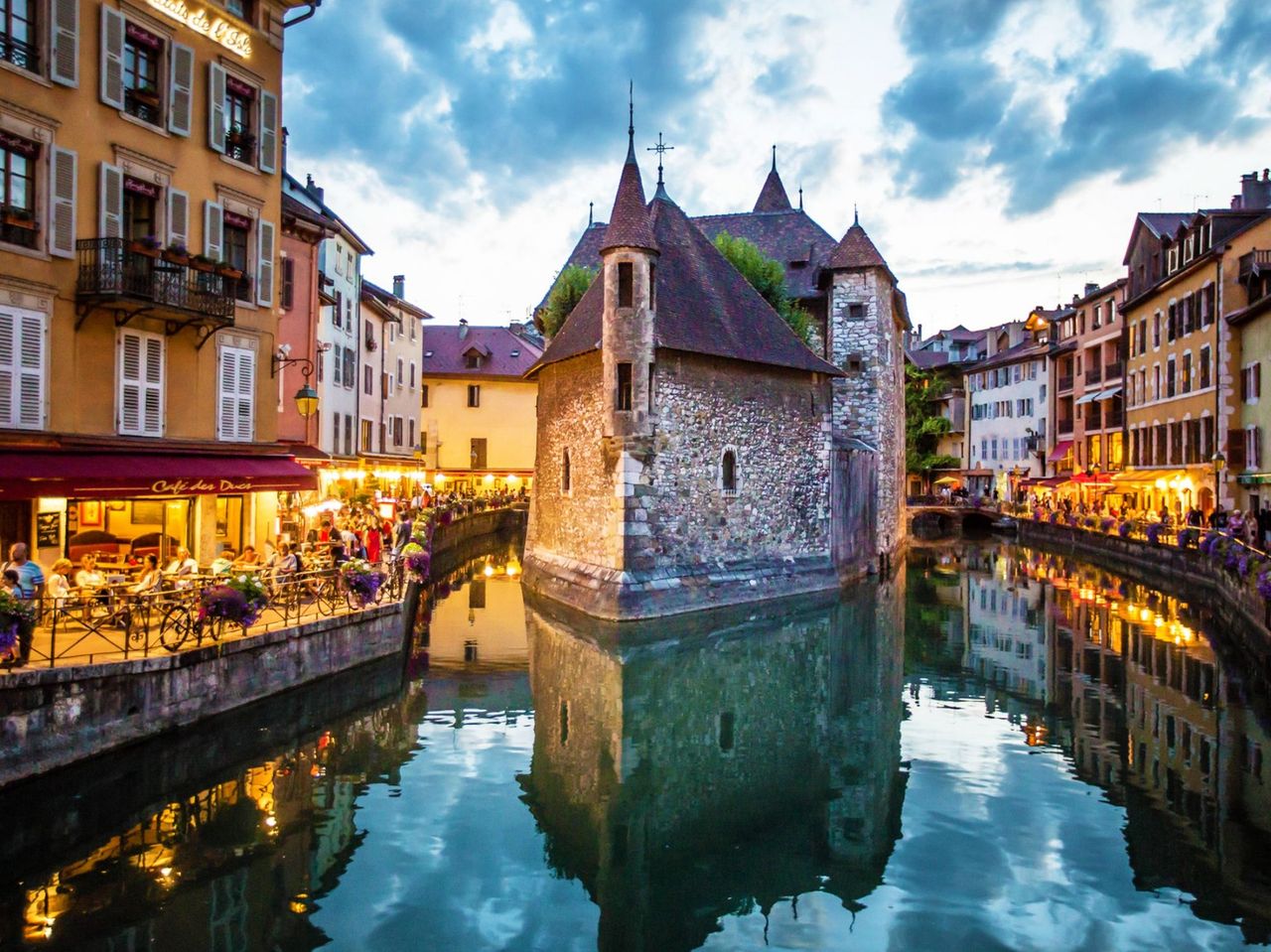 From Geneva: bus tour to Annecy with city tour