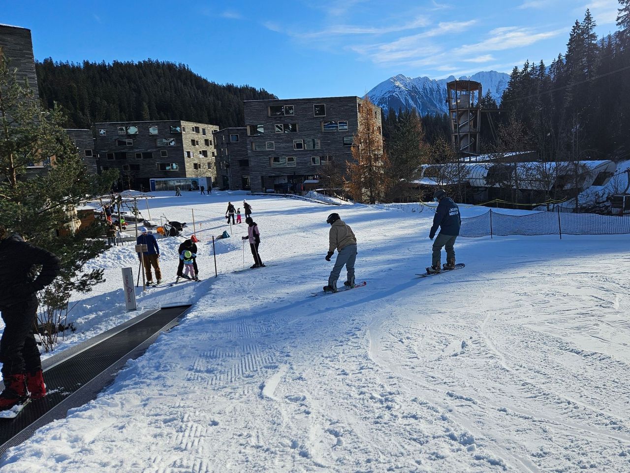 Private beginner snowboard lessons in Laax