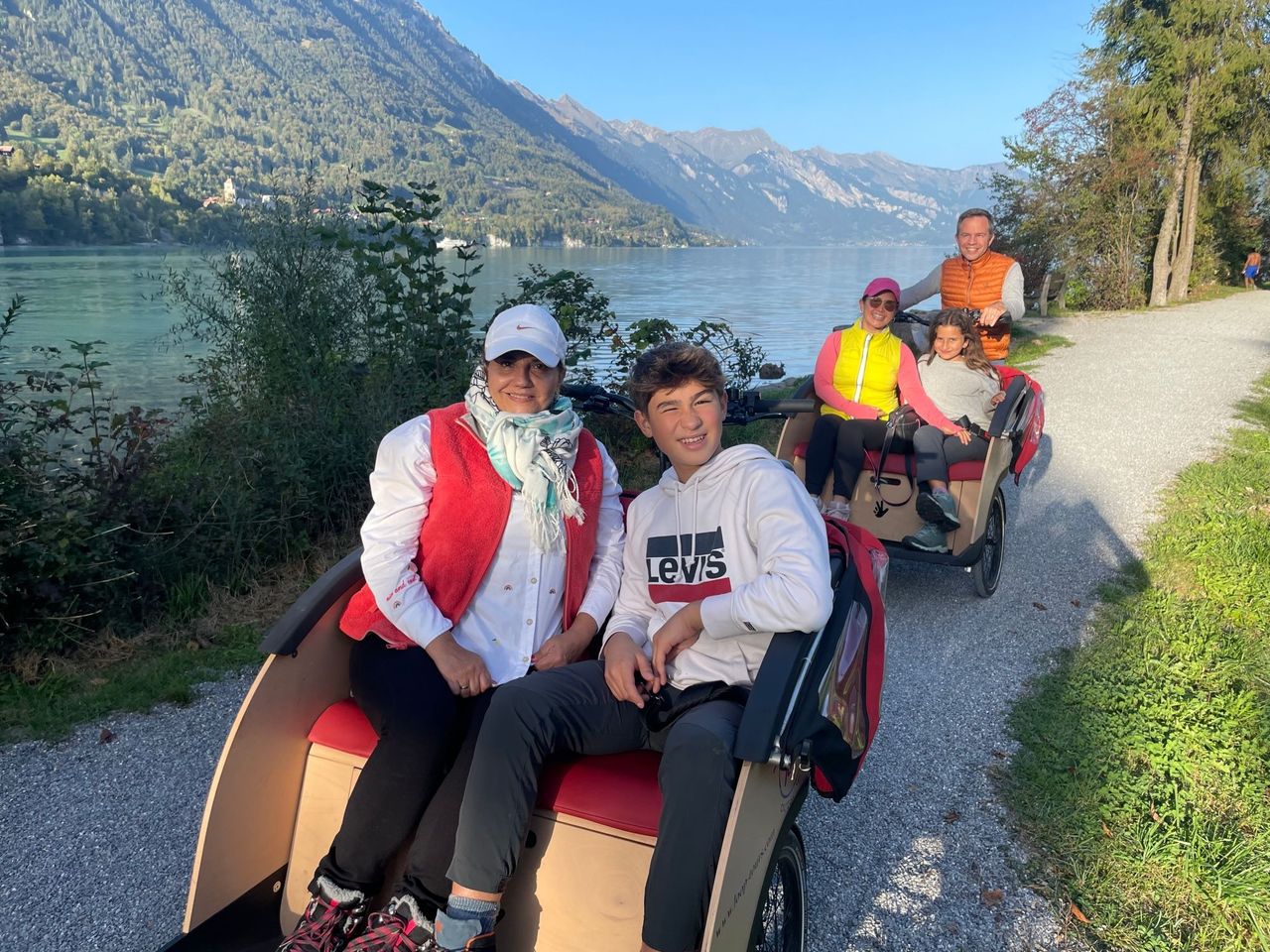 "Hidden Gems" Interlaken private E-Bike Tour