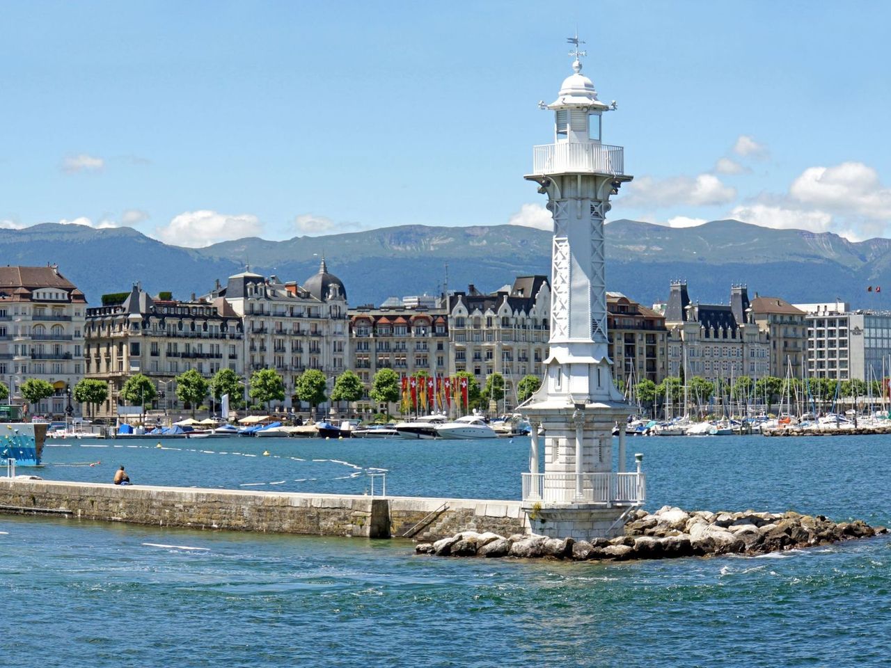 Geneva: City tour by bus and mini-train