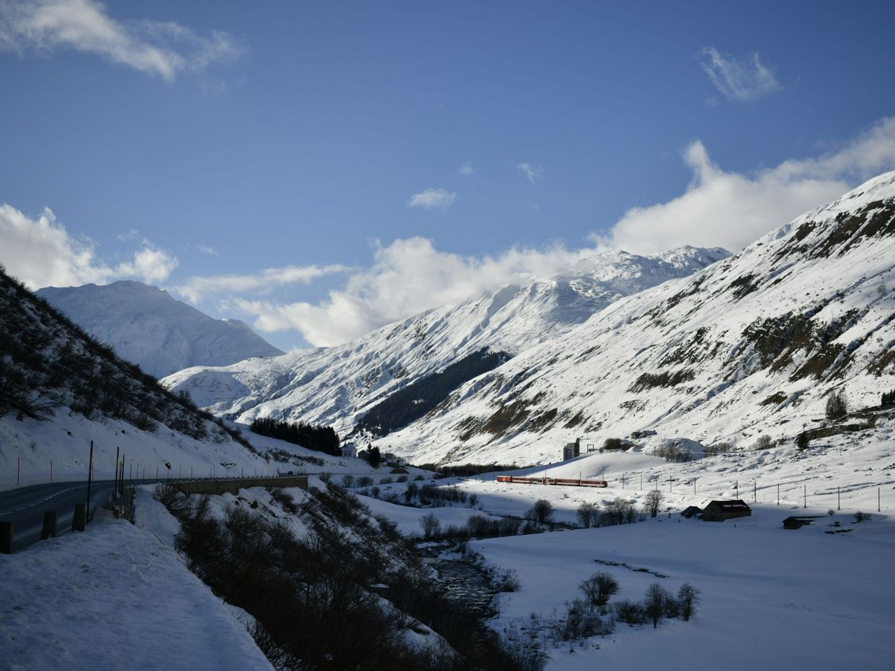 Private premium ski lessons for adults and kids in Andermatt