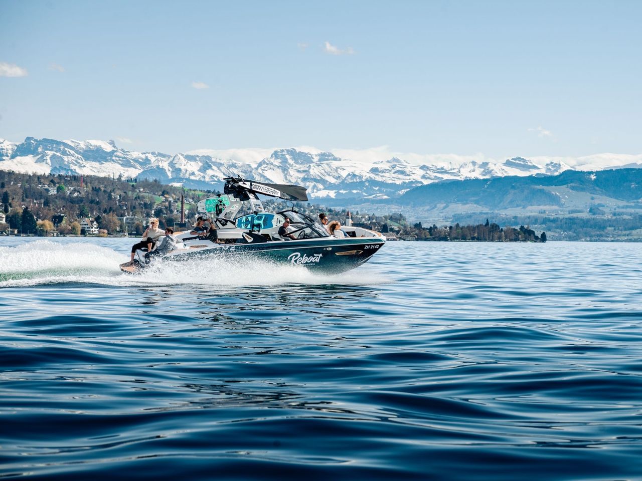 Wakesurfing in Zürich im privaten Boot