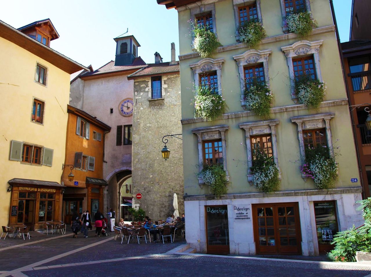 From Geneva: bus tour to Annecy with city tour