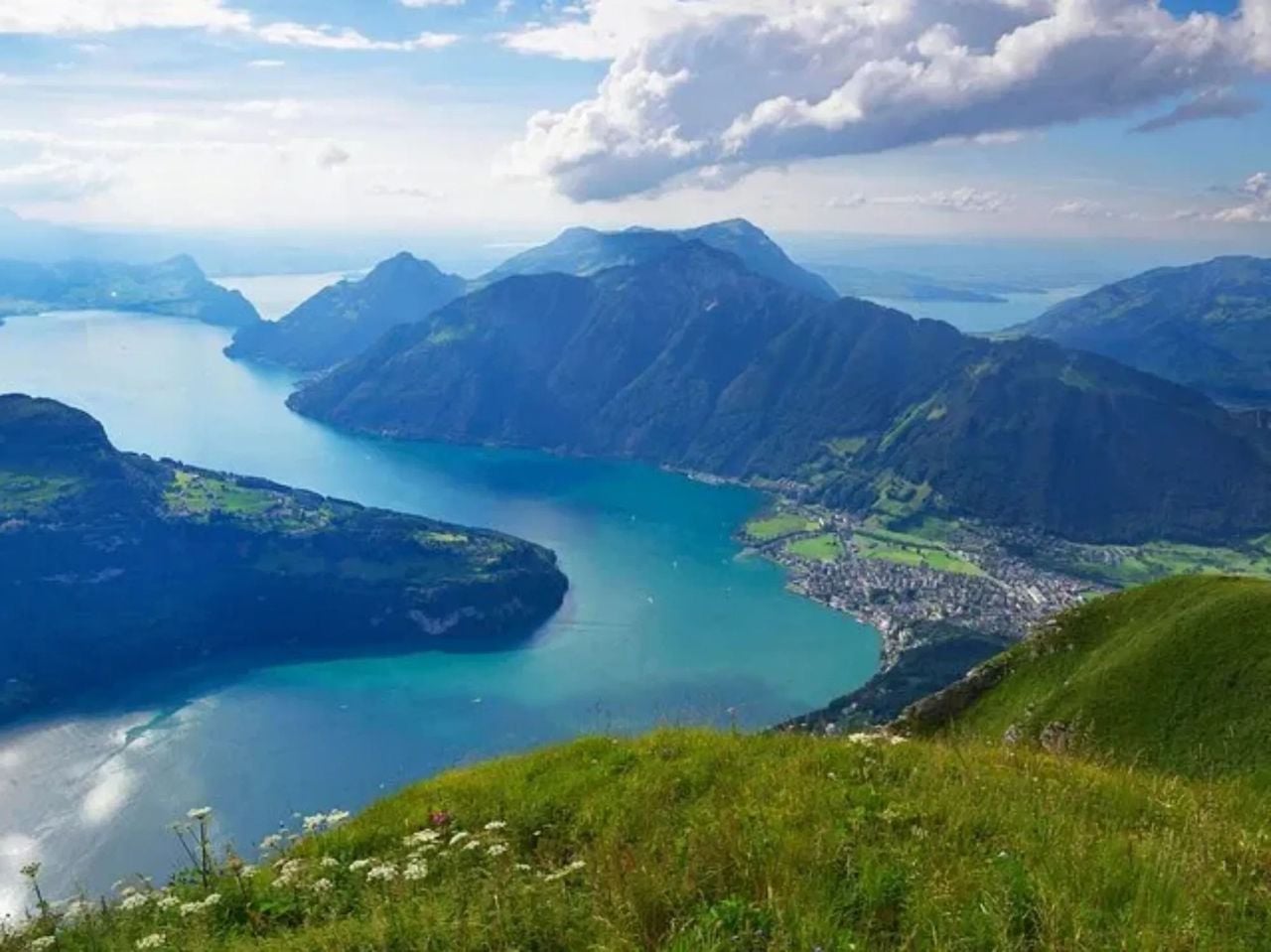 Ab Zürich: Mit Bahn, Schiff und Zahnradbahn in die Schweizer Alpen mit See und Rheinschlucht