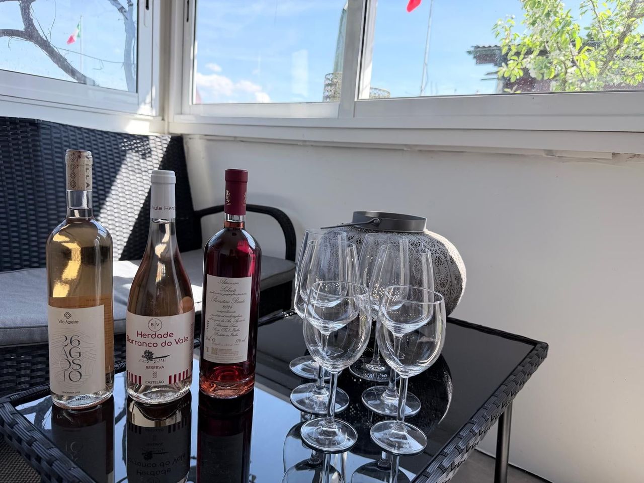 Dégustation de vins de niche au pavillon de jardin à Baar