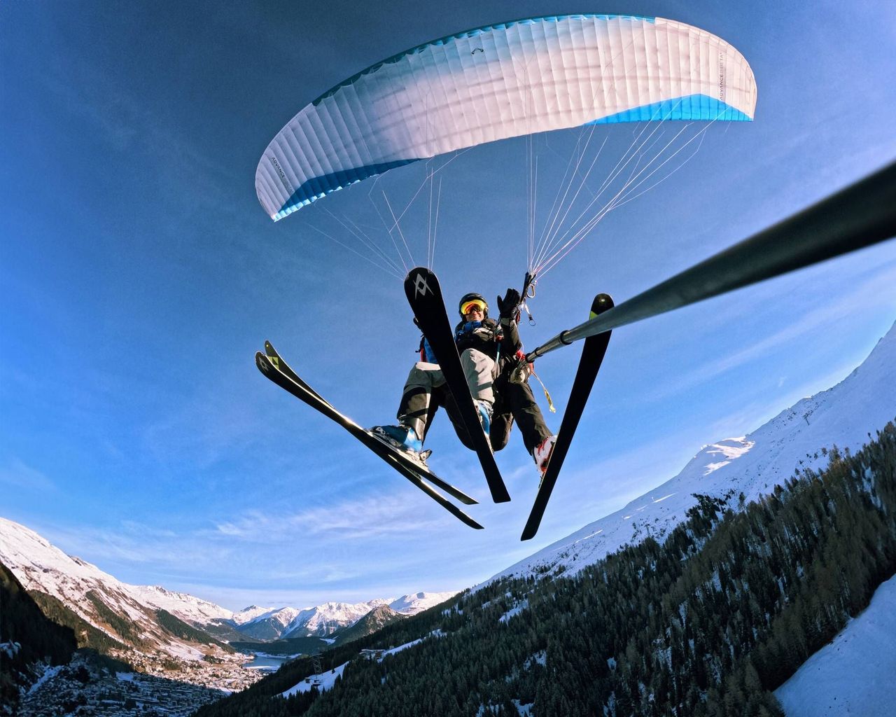 Ski and Fly in Davos ab Jakobshorn