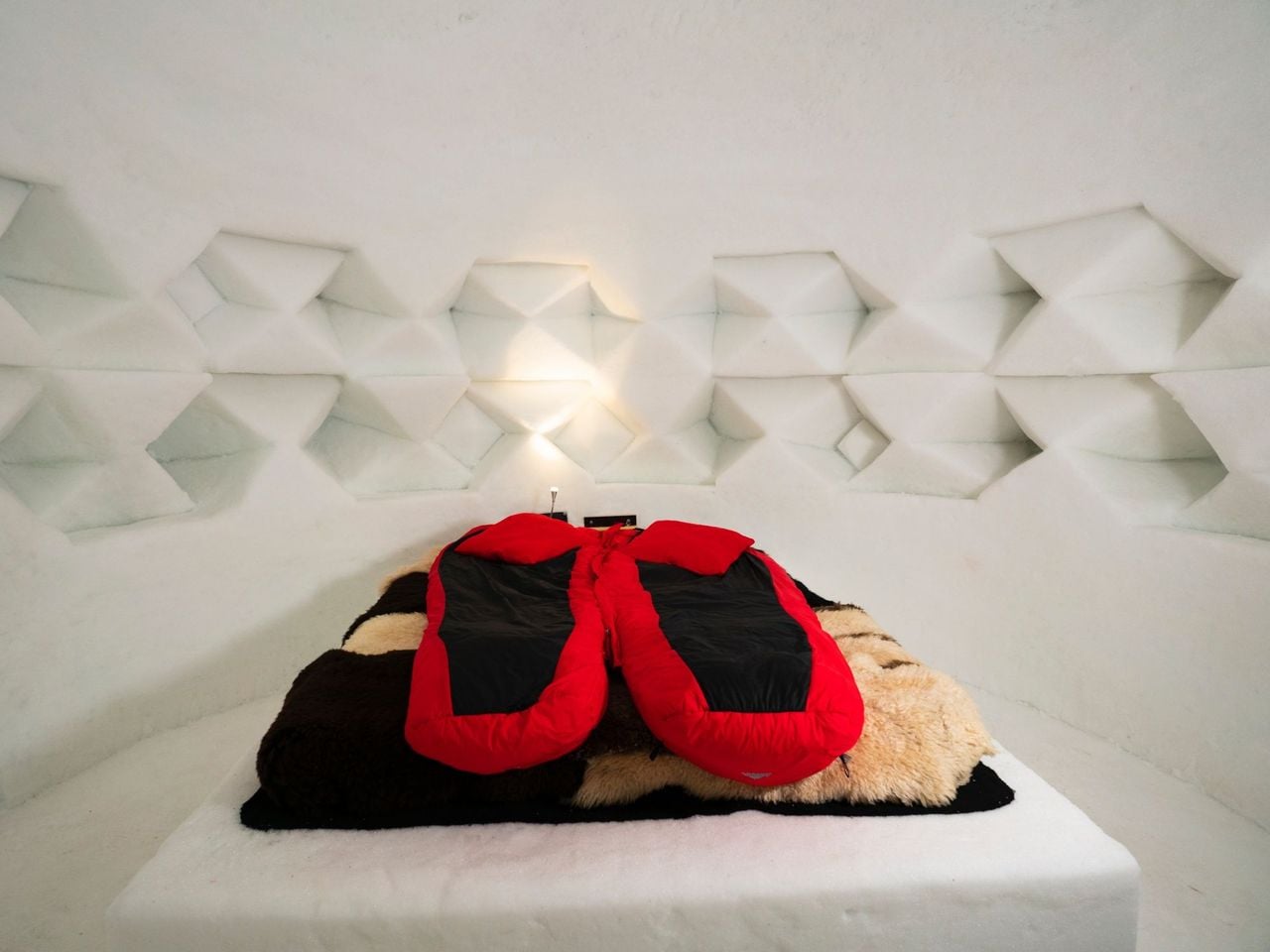 Overnight stay in a Romantic Igloo in Gstaad