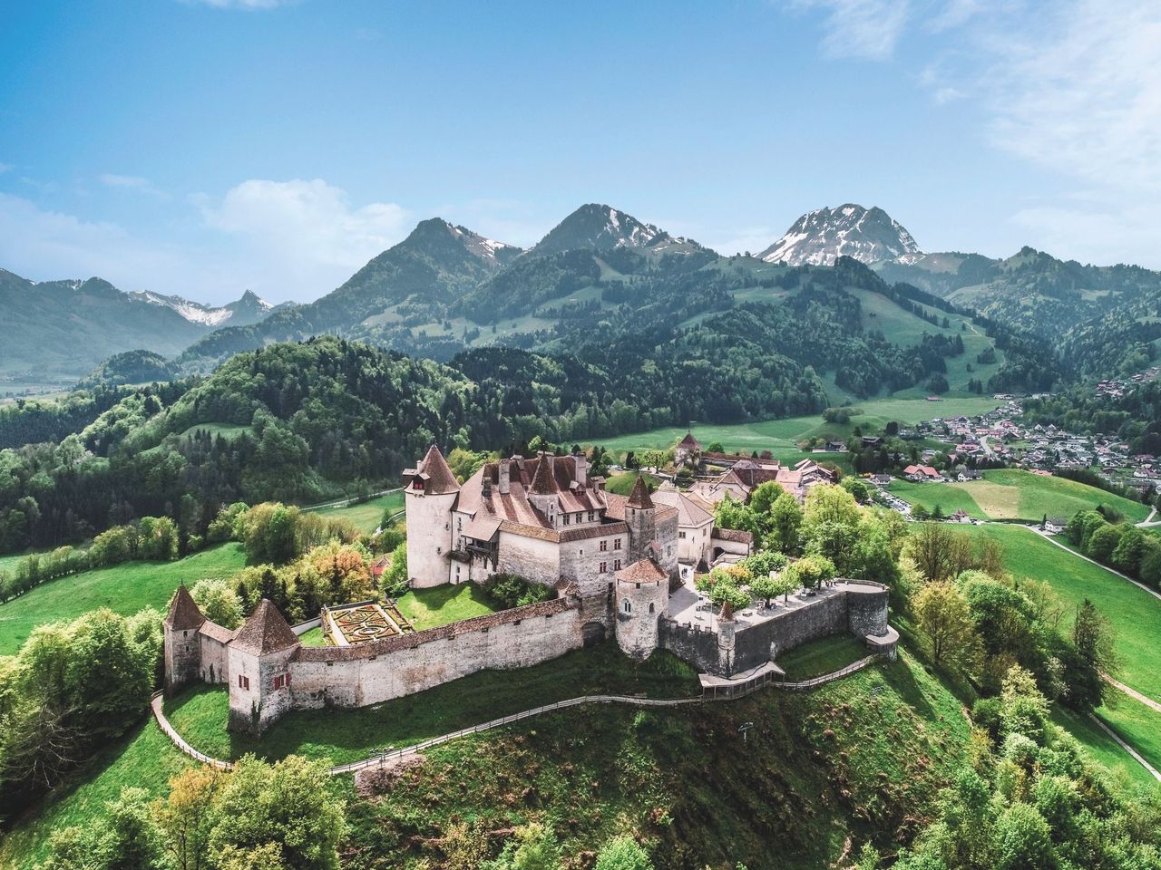 Ab Basel: Tagesausflug nach Gruyères mit Schloss und Schaukäserei