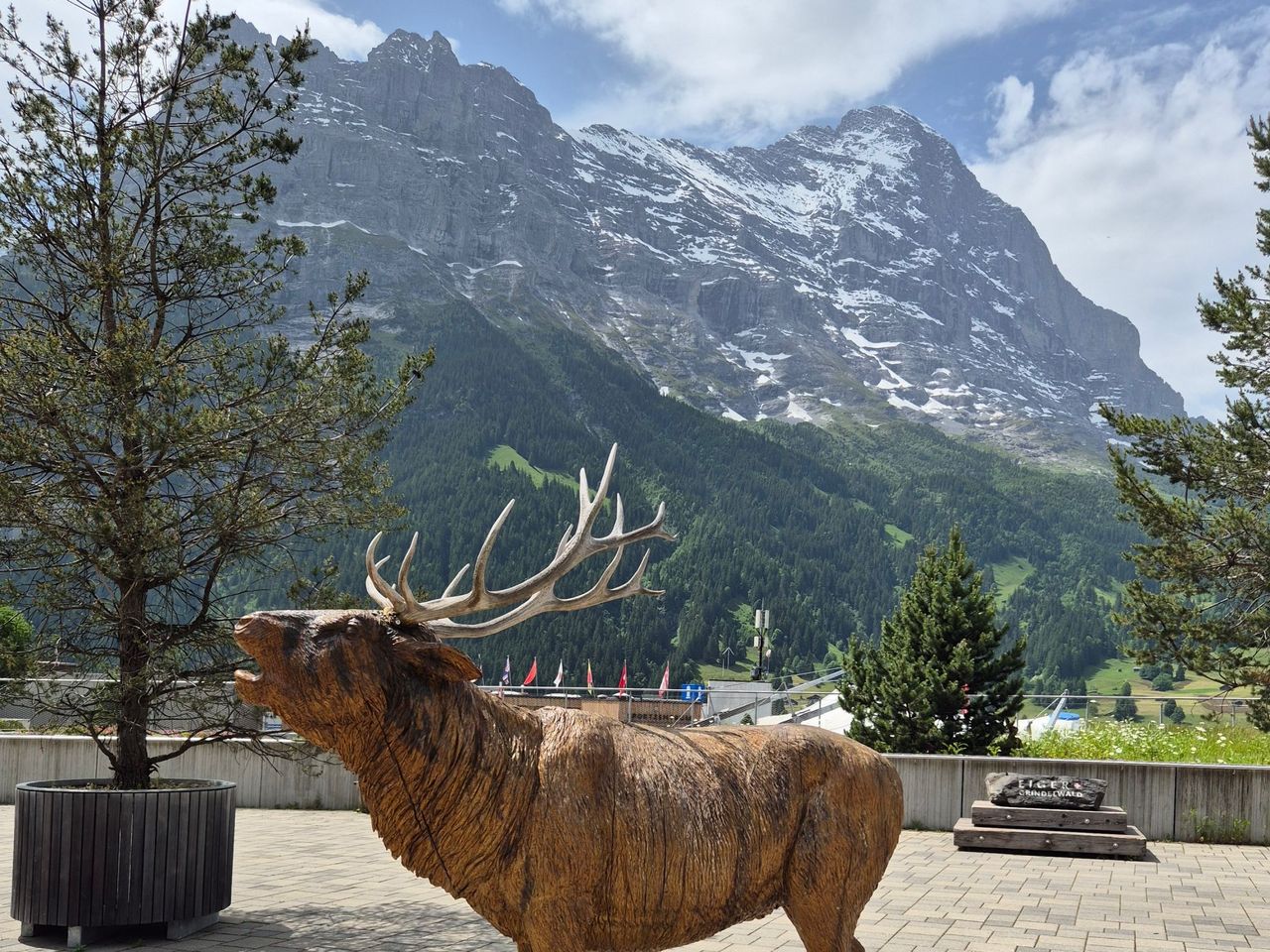From Lauterbrunnen: private full-day tour to lakes, waterfalls, and mountain villages