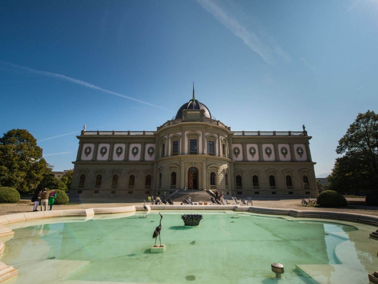 Geneva: Diplomatic Quarter - City Tour including Apéro