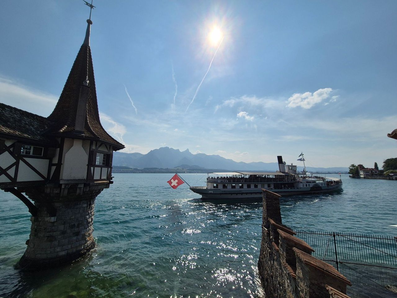 From Bern: Private Lakes and Waterfalls Tour