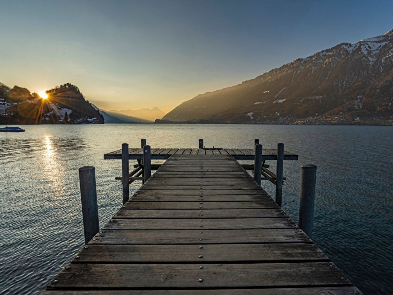 From Bern: Private Lakes and Waterfalls Tour