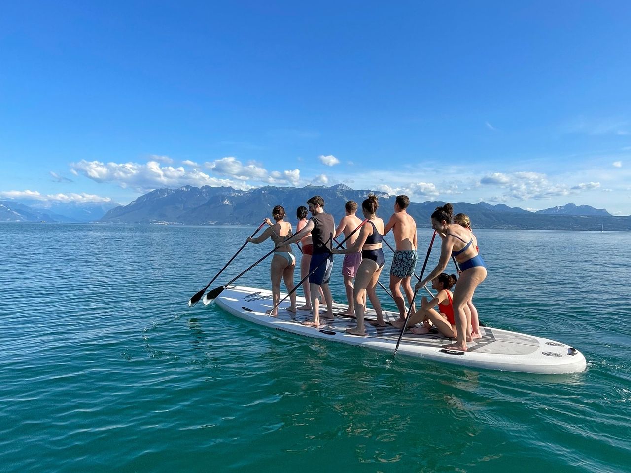 Big SUP Miete am Genfersee für Gruppen