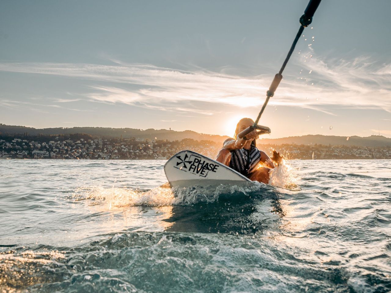 Wakesurfing in Zürich im privaten Boot