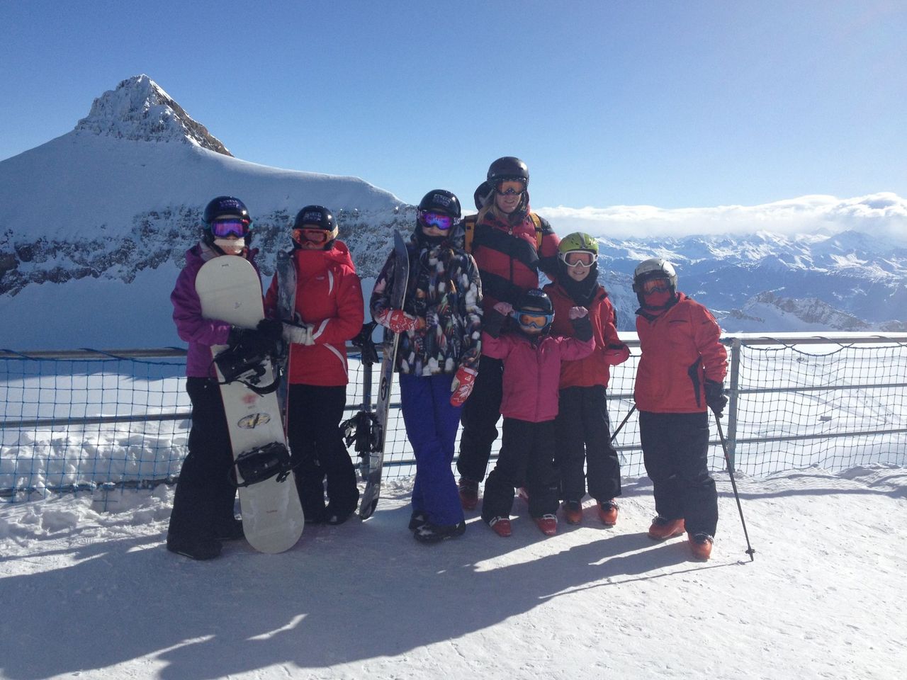 Private snowboard lessons for kids aged 6 and up in Gstaad