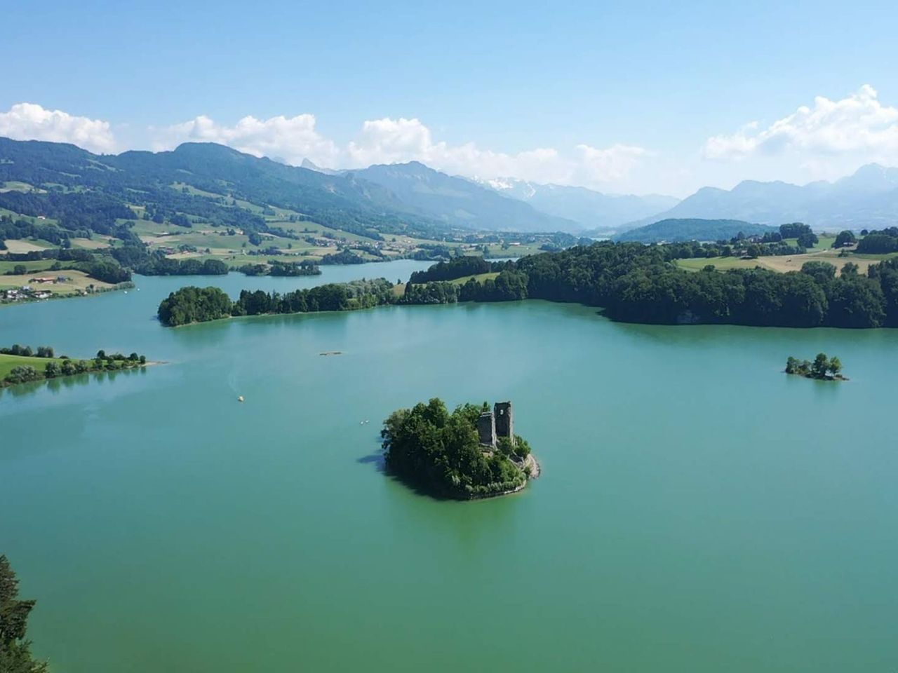 "Spiboot" Motorbootmiete ohne Führerschein auf dem Greyerzersee