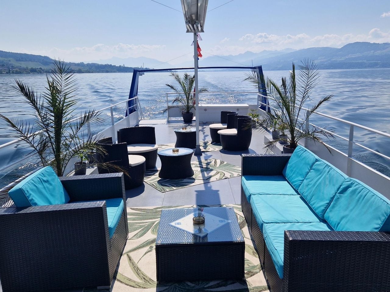 Themenschiff "Wellenklänge von Tango bis Jazz" auf dem Zürichsee ab Rapperswil