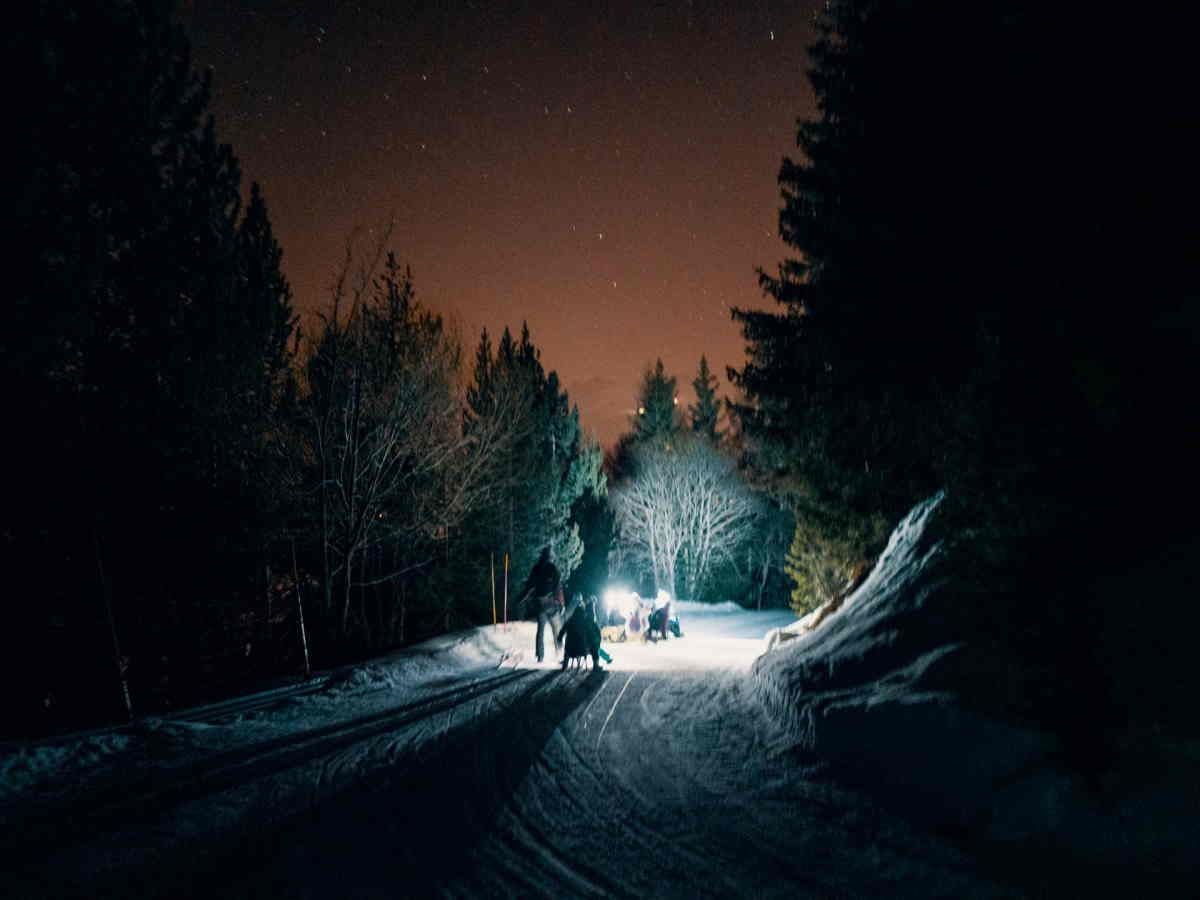 Nachtwanderung mit Schneeschuhen, Schlitten und Fondue ab Crans Montana