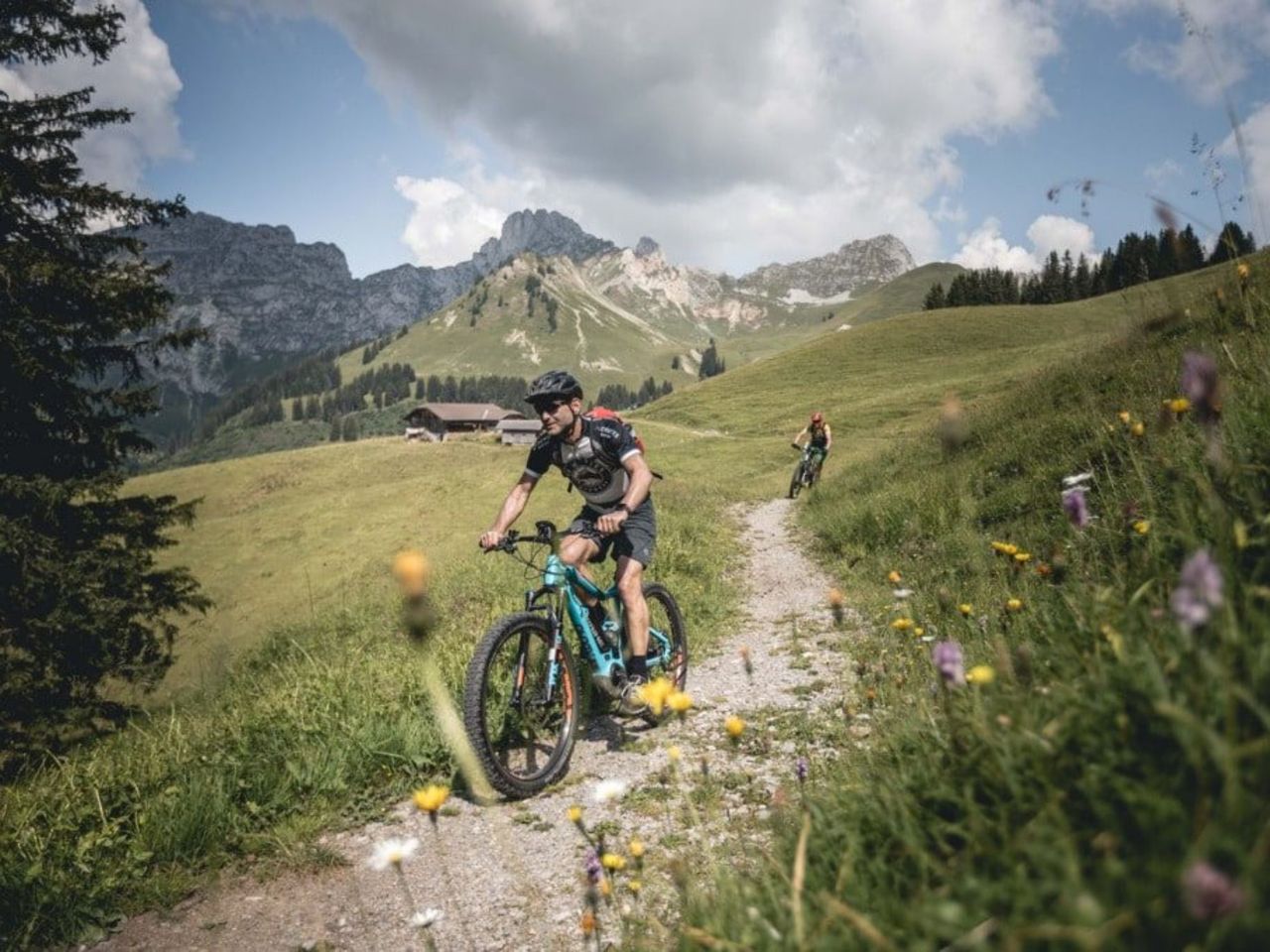 Bike or cycling with guide in Gstaad and Rougemont