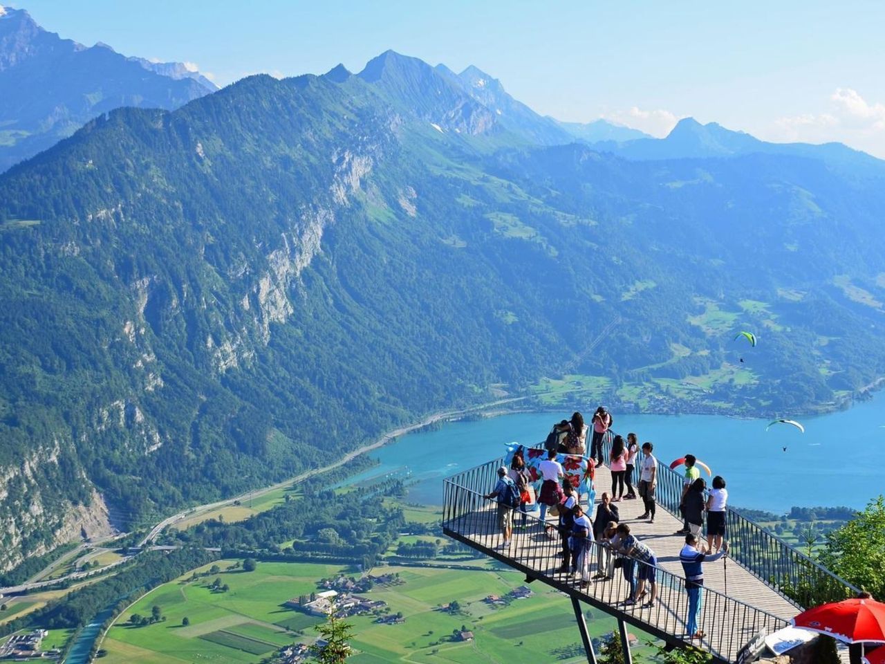 From Bern: Private Lakes and Waterfalls Tour