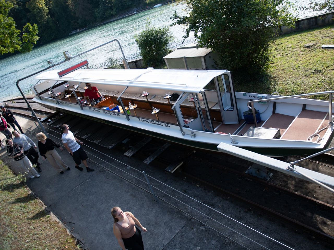 Schleusenfahrt zwischen Schlössli Wörth mit Rheinfall und Eglisau 