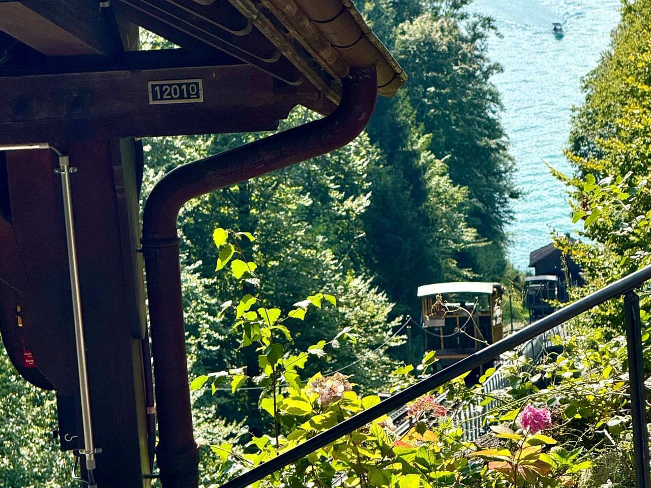 "Iseltwald and Giessbach" - explore Interlaken by e-bike