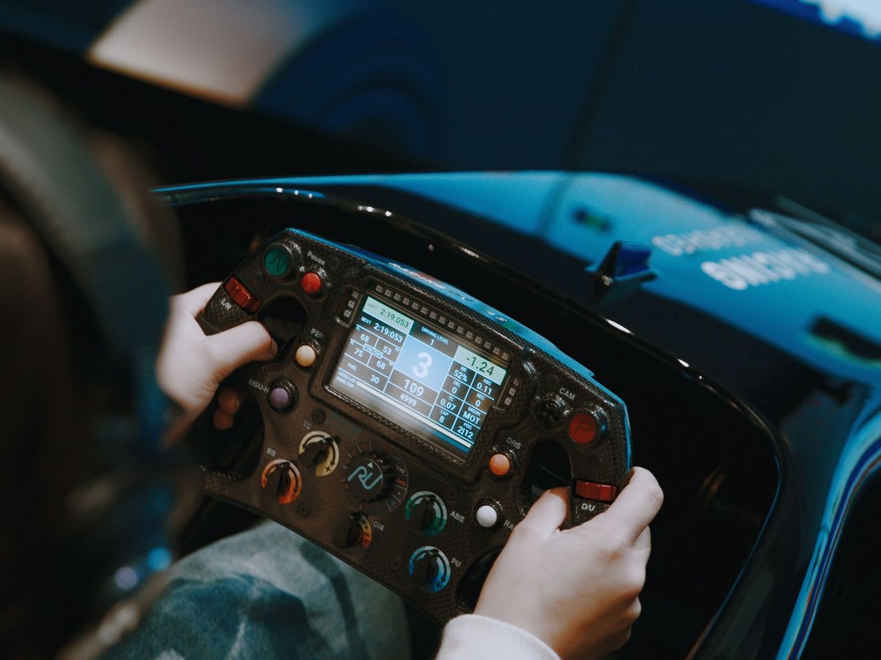 Racing Unleashed - Fahrt im Rennsimulator am Flughafen Zürich