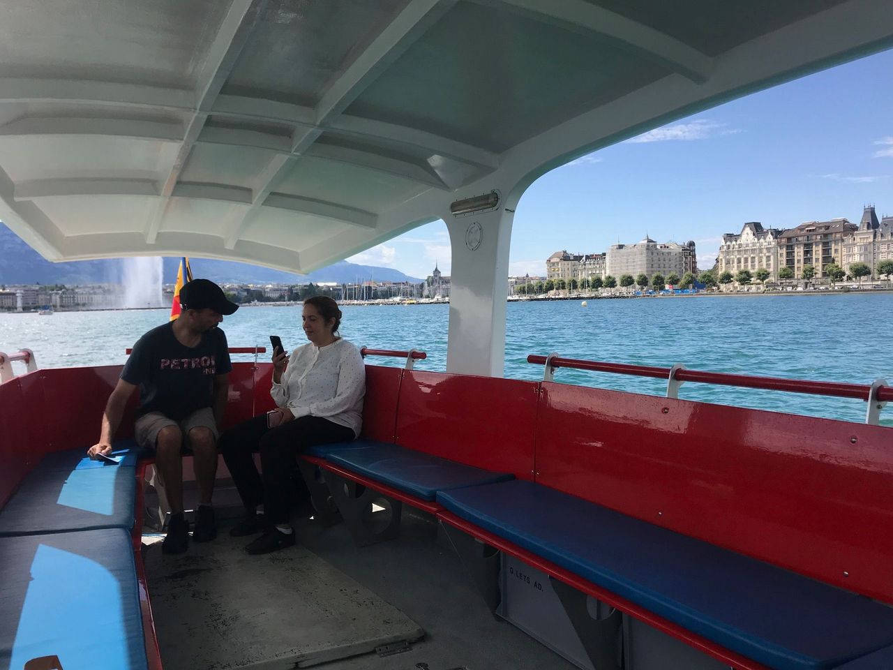 Geneva city tour by bus, mini-train and boat